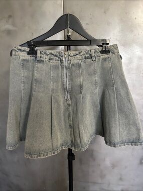 Le Lis Light Wash Denim Mini Skirt NWOT